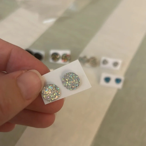 Set of assorted sparkly heart and flower earrings pierced studs - Picture 7 of 10